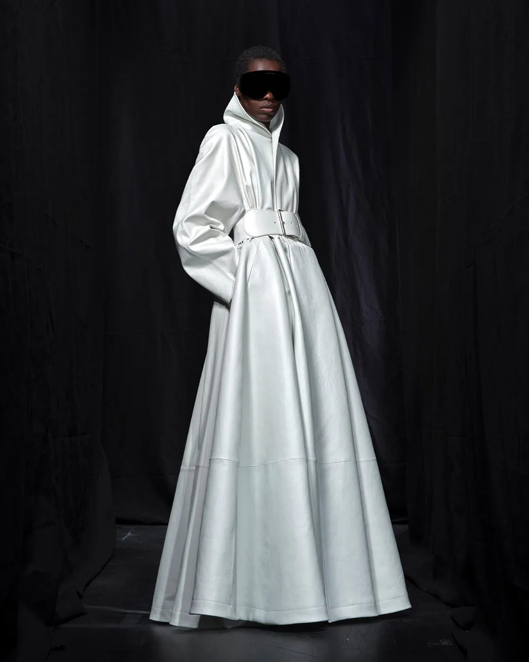 BALENCIAGA-WINTER-25-LOOK-76_AWAR