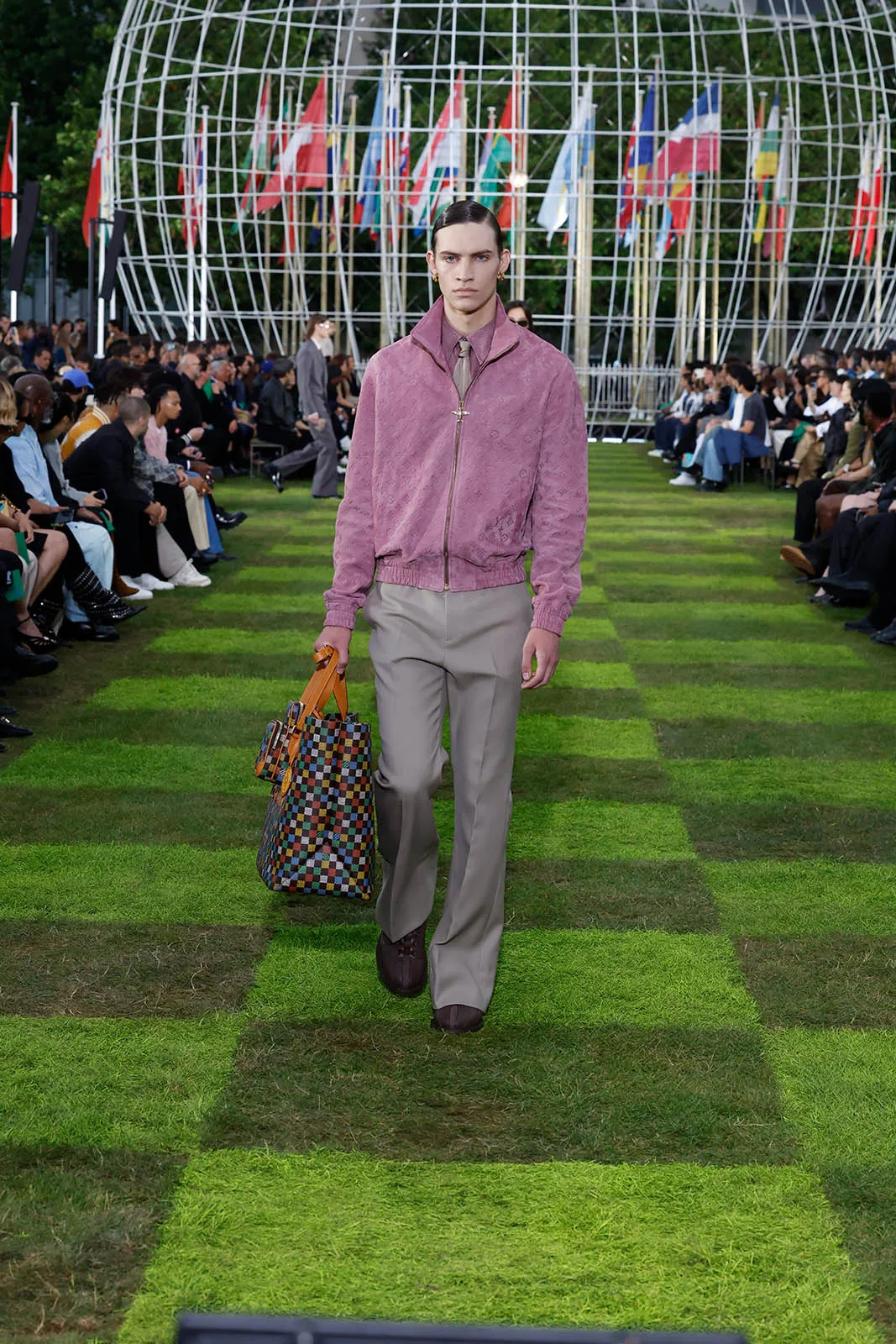 LOUIS-VUITTON-SPRING-SUMMER-2025_5.jpg