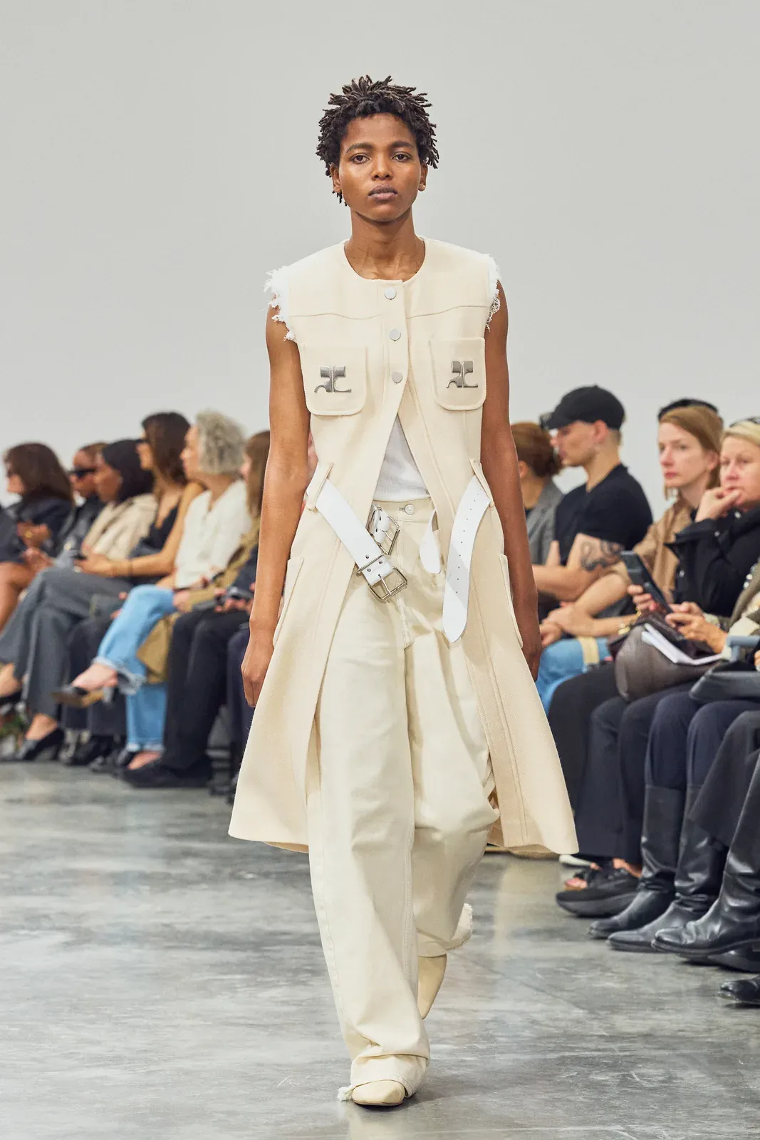 metal-courreges-02