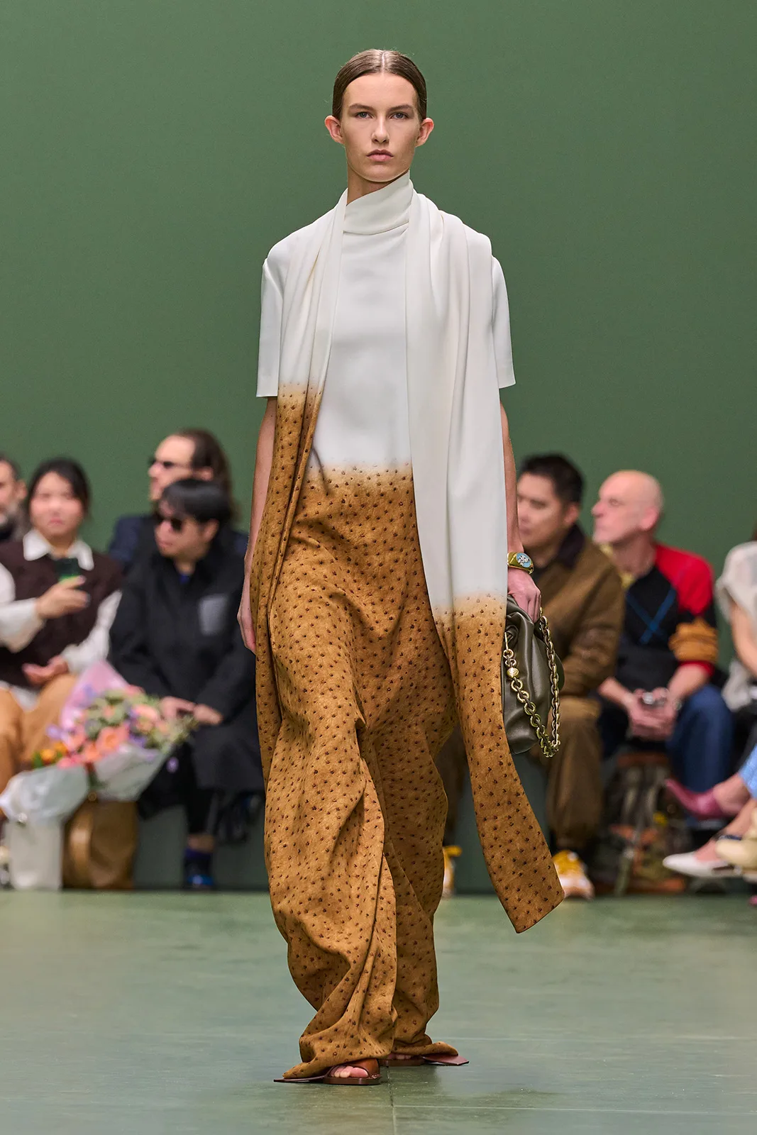 LOEWE_FW24_WW_SHOW_RUNWAY_20