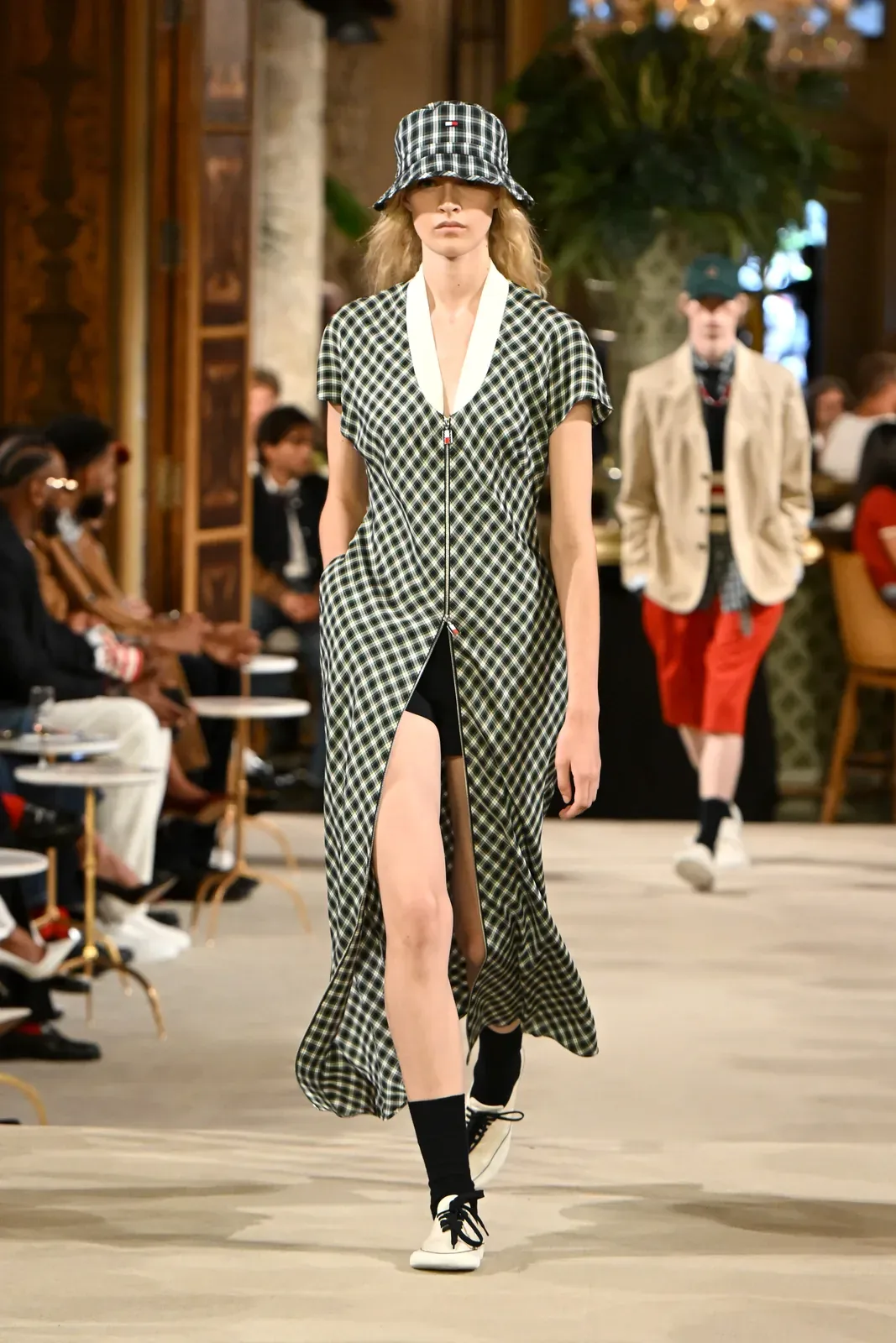 metal-tommy-hilfiger-spring-2027-06