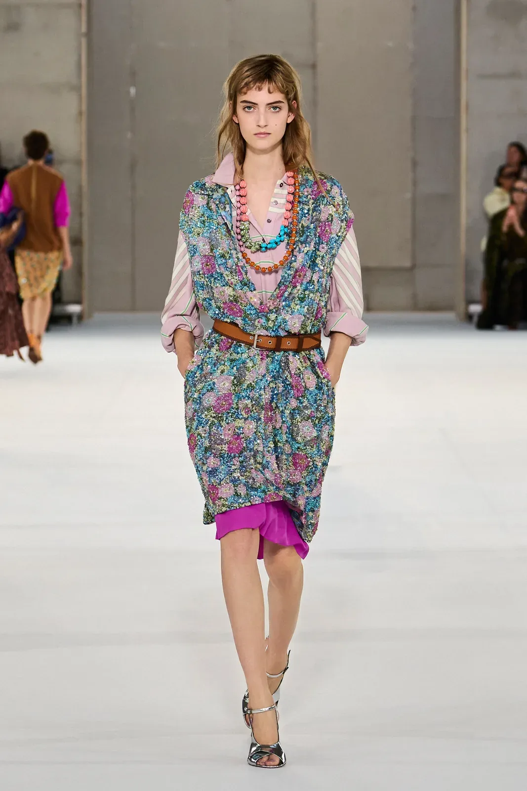 metal-dries-van-noten-ss27-20