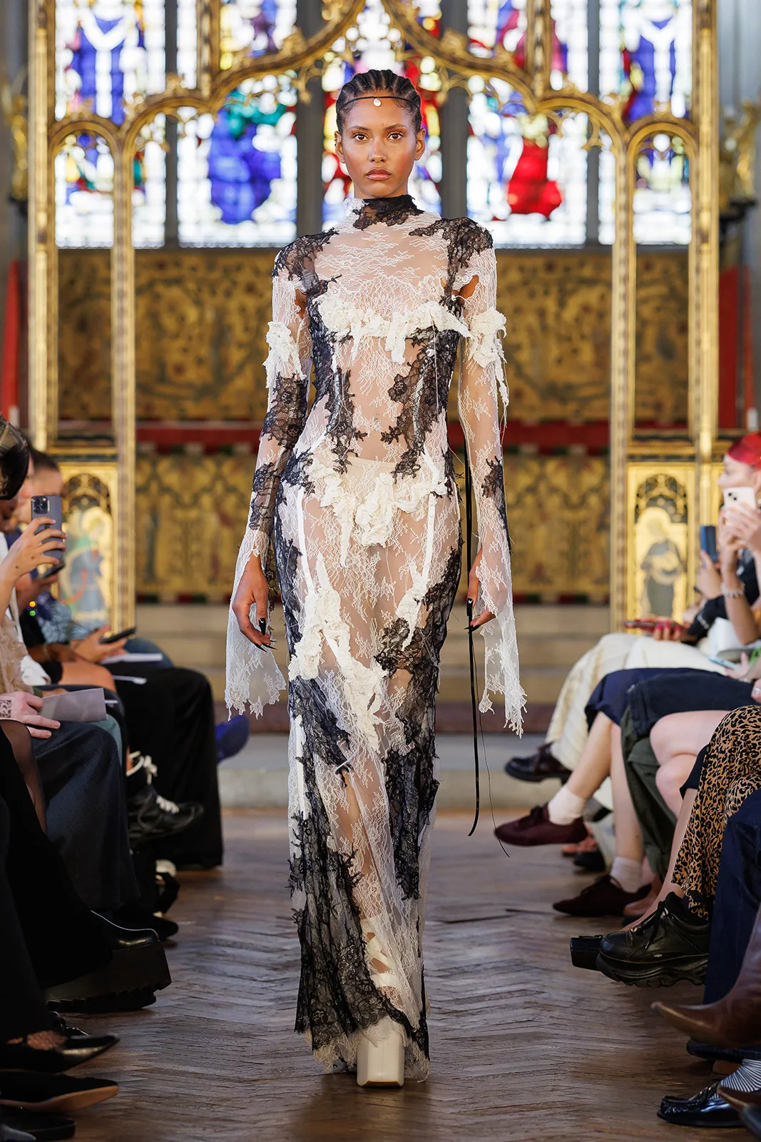 Dreaming-Eli_SS26_Runway_press_look22
