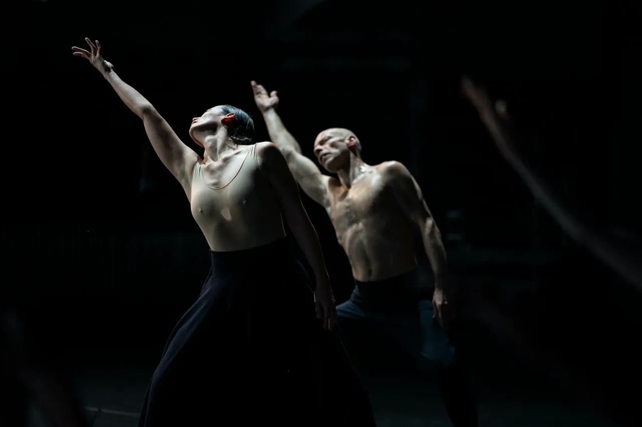 metal-sasha-waltz-04