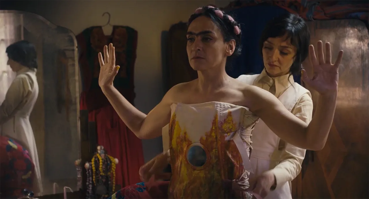 Dos Fridas by Ishtar Yasin Starring Maria De Mederios and Ishtar Yasin