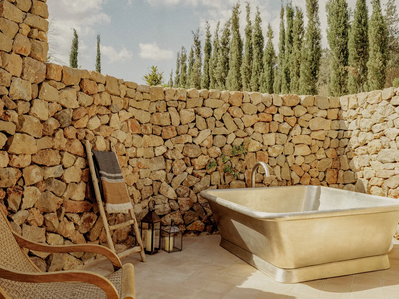 SH_Ibiza_HarryCrowder_250623_CMYK_VillaSol_22