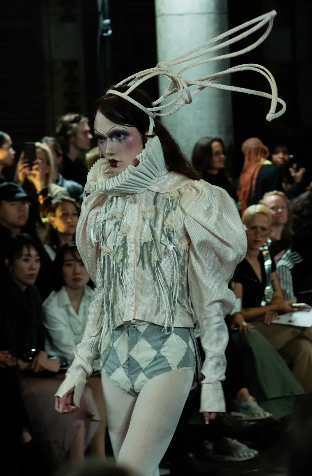 metal-amsterdam-fashion-week-visual-diary-lichting-jinchoe-02.webp