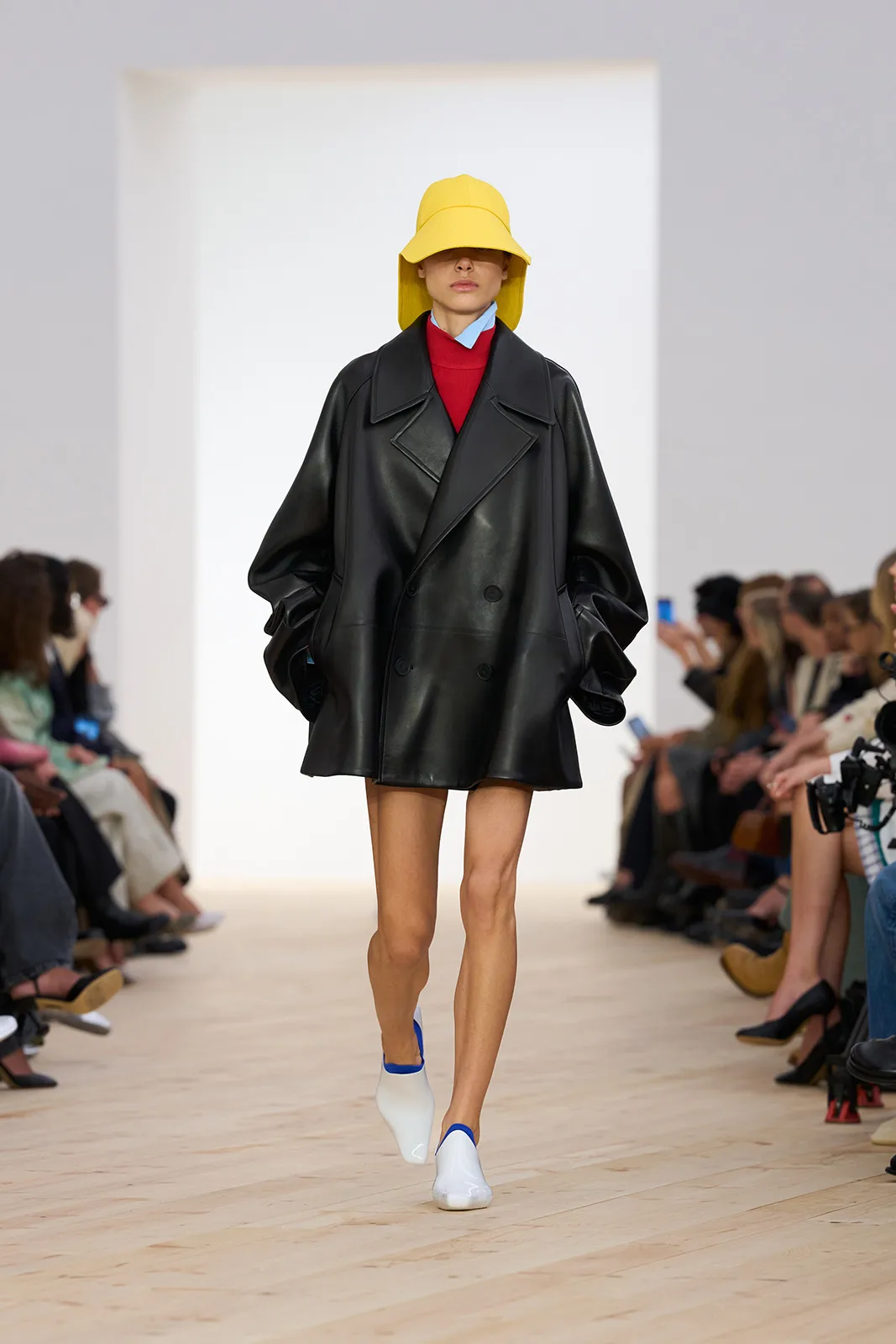 LOEWE_-SS26_WW_SHOW_RUNWAY_7