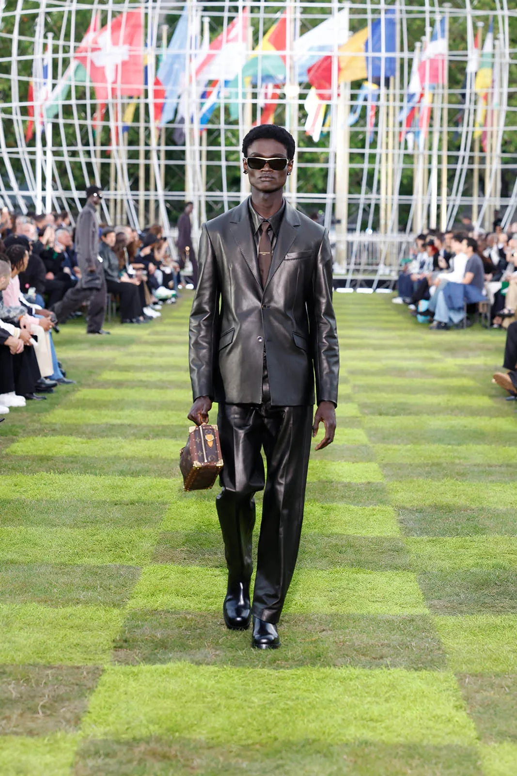 LOUIS-VUITTON-SPRING-SUMMER-2025_35.jpg