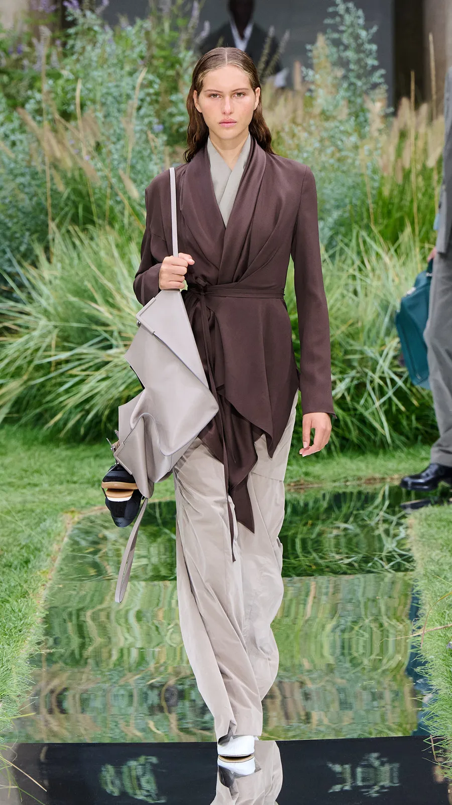 BOSS_SHOW_SPRING_SUMMER_2025_MILAN_9X16_Look_09__image-mid-res