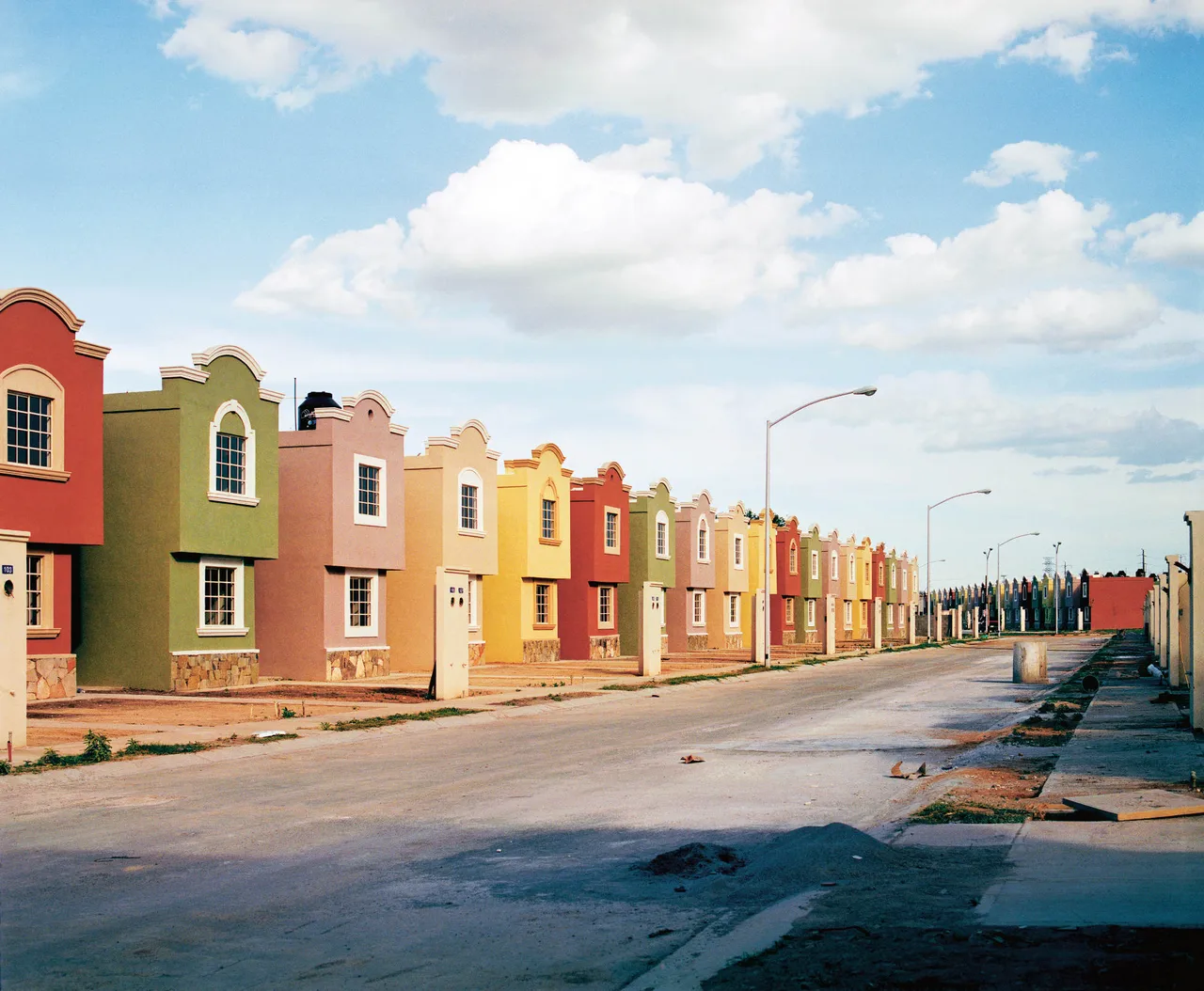 alejandro-cartagena-suburbia-mexicana-fragmented-cities-2005-10