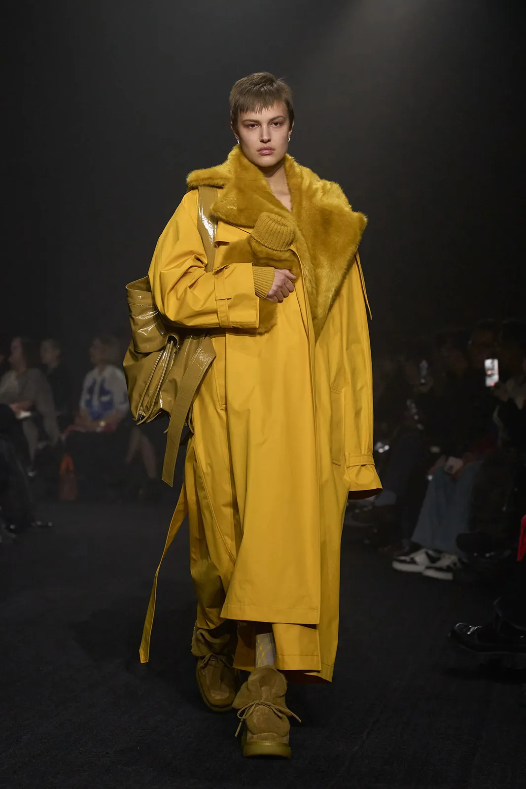 Burberry Fall 2023 Ready to Wear Gorunway 16