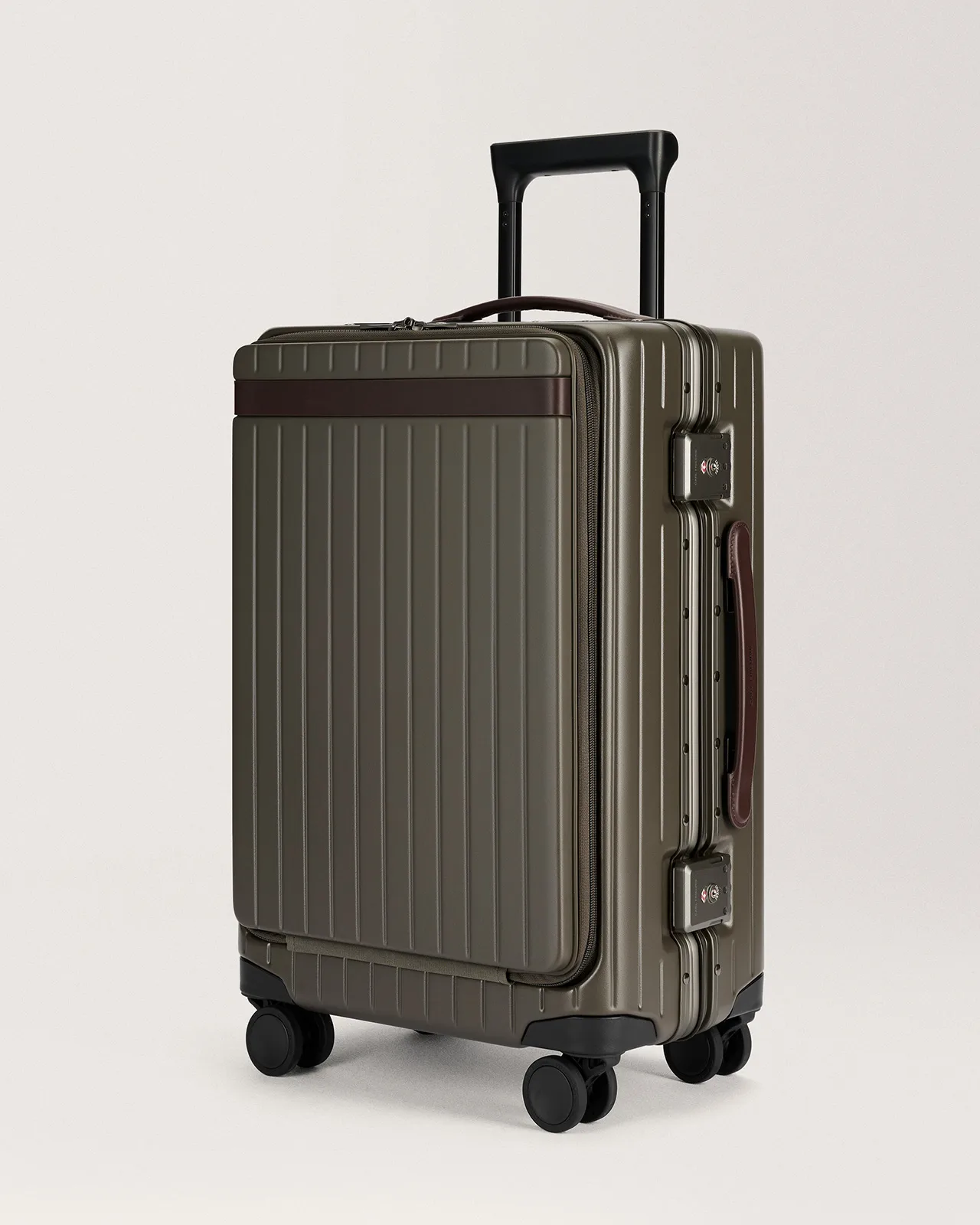 Carl-Friedrik-Carry-On-X-olive-chocolate-4-1