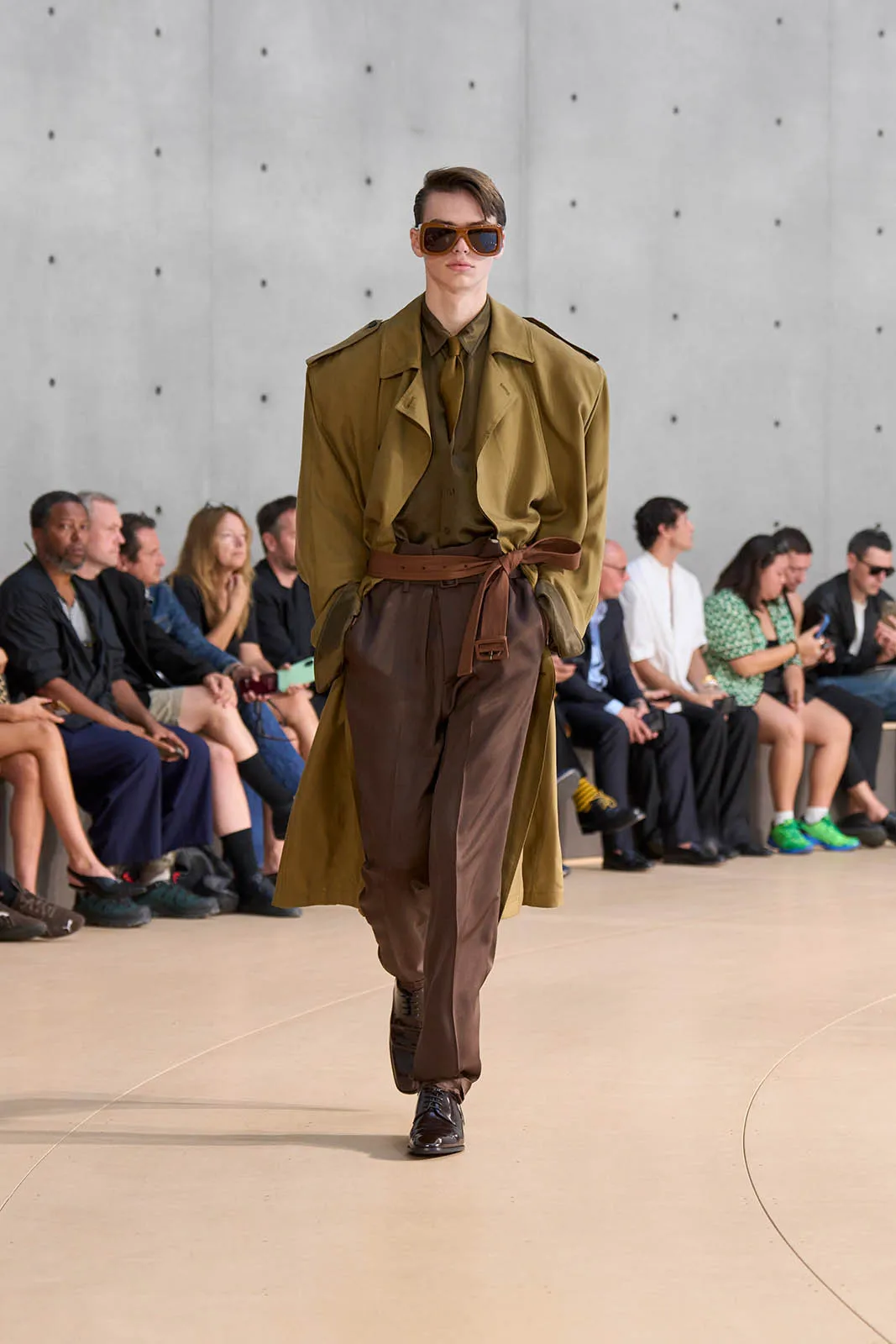 SAINT LAURENT_FASHION_SHOW_MEN_SUMMER26_RUNWAY_17