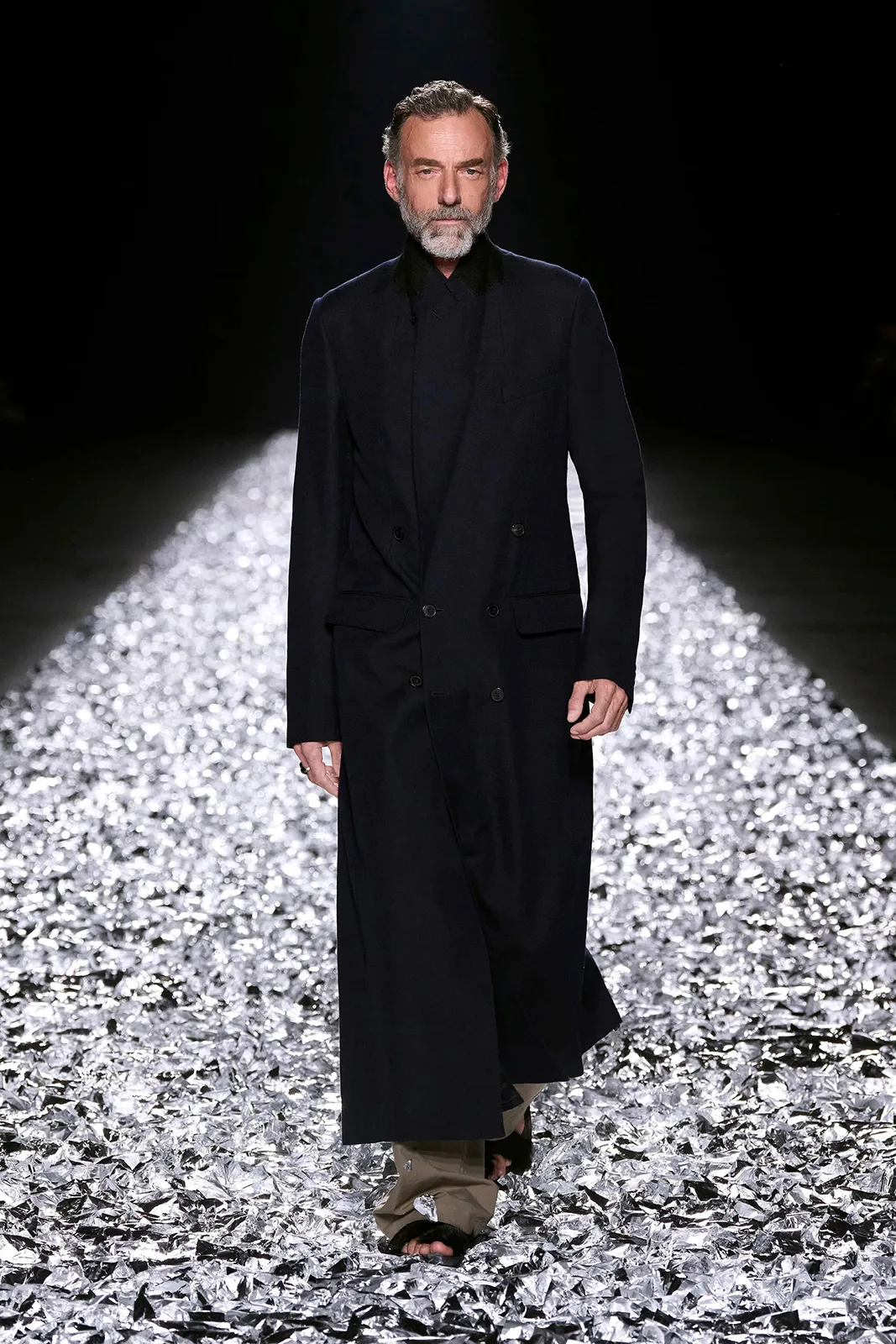 DRIES_VAN_NOTEN_SS25_2732X4098_LOOKS_01.jpg