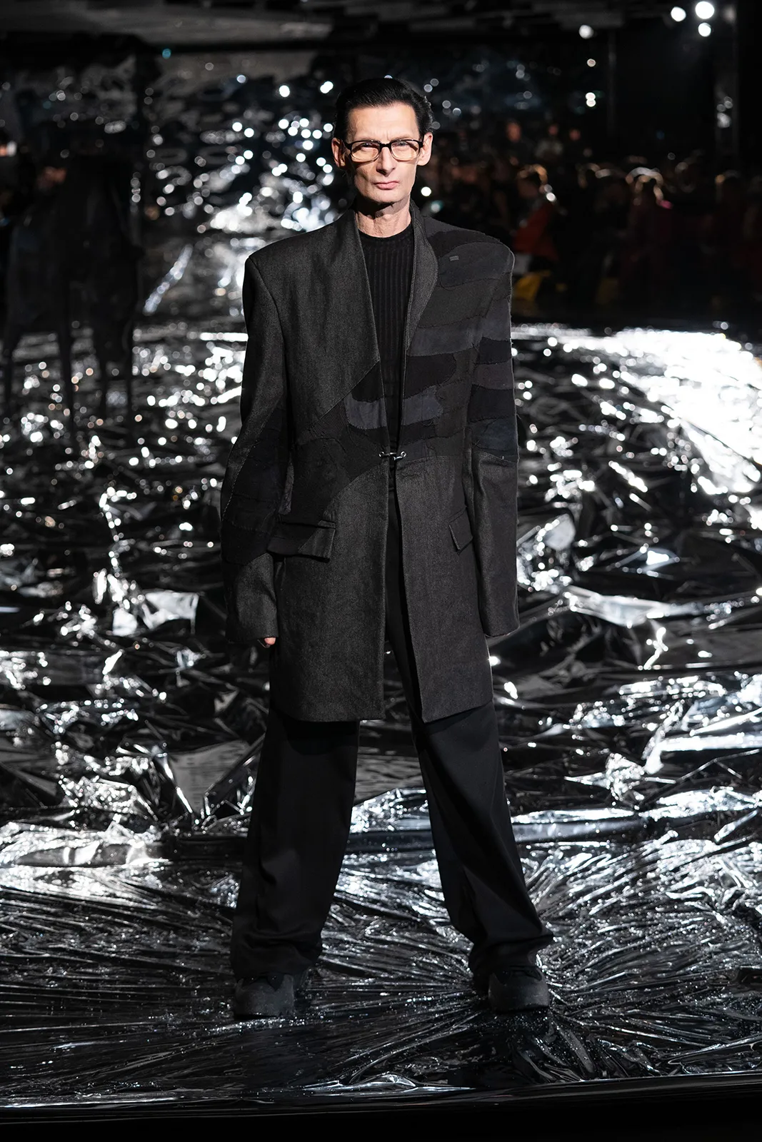 08_HADERLUMP_AW24_Runway_by-Moritz-Högemann