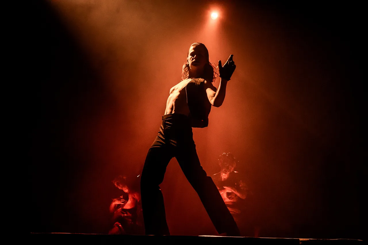 Christine Queens4