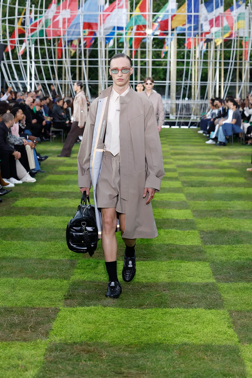 LOUIS-VUITTON-SPRING-SUMMER-2025_11.jpg