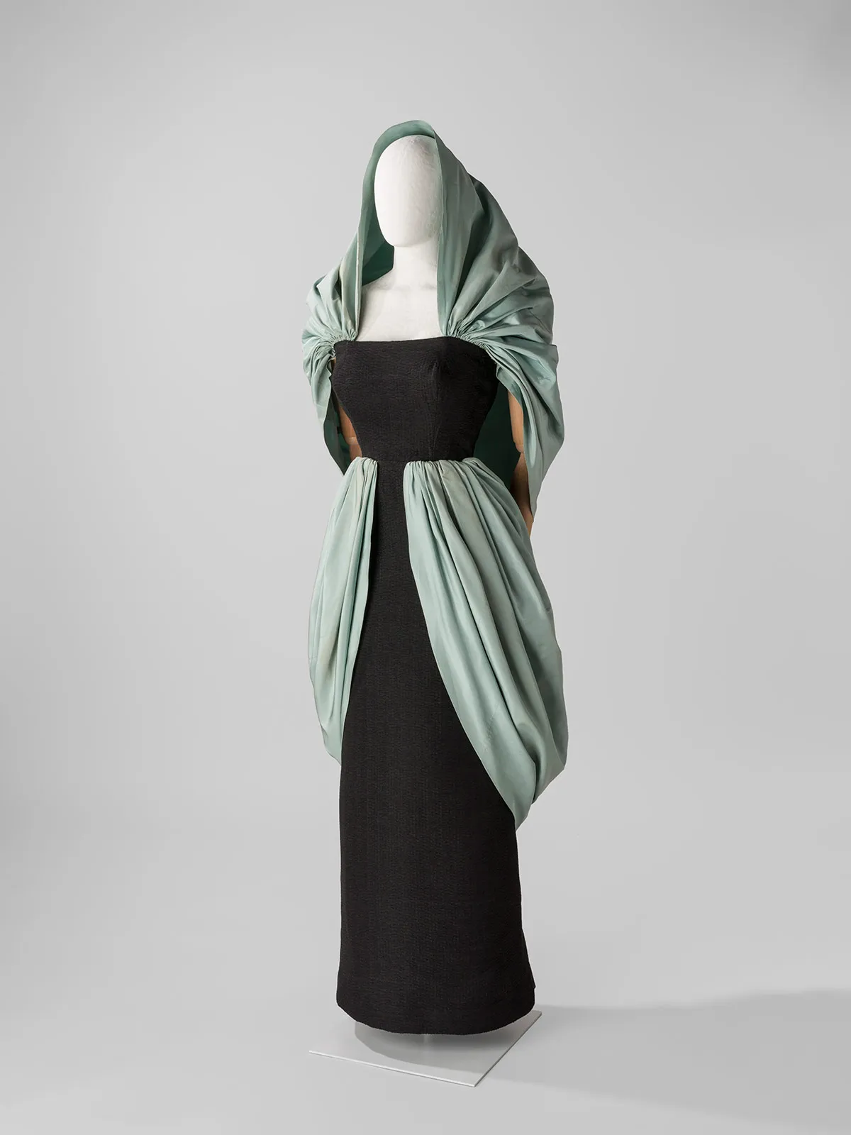 Balenciaga Laeleganciadelsombrero Metalmagazine 16