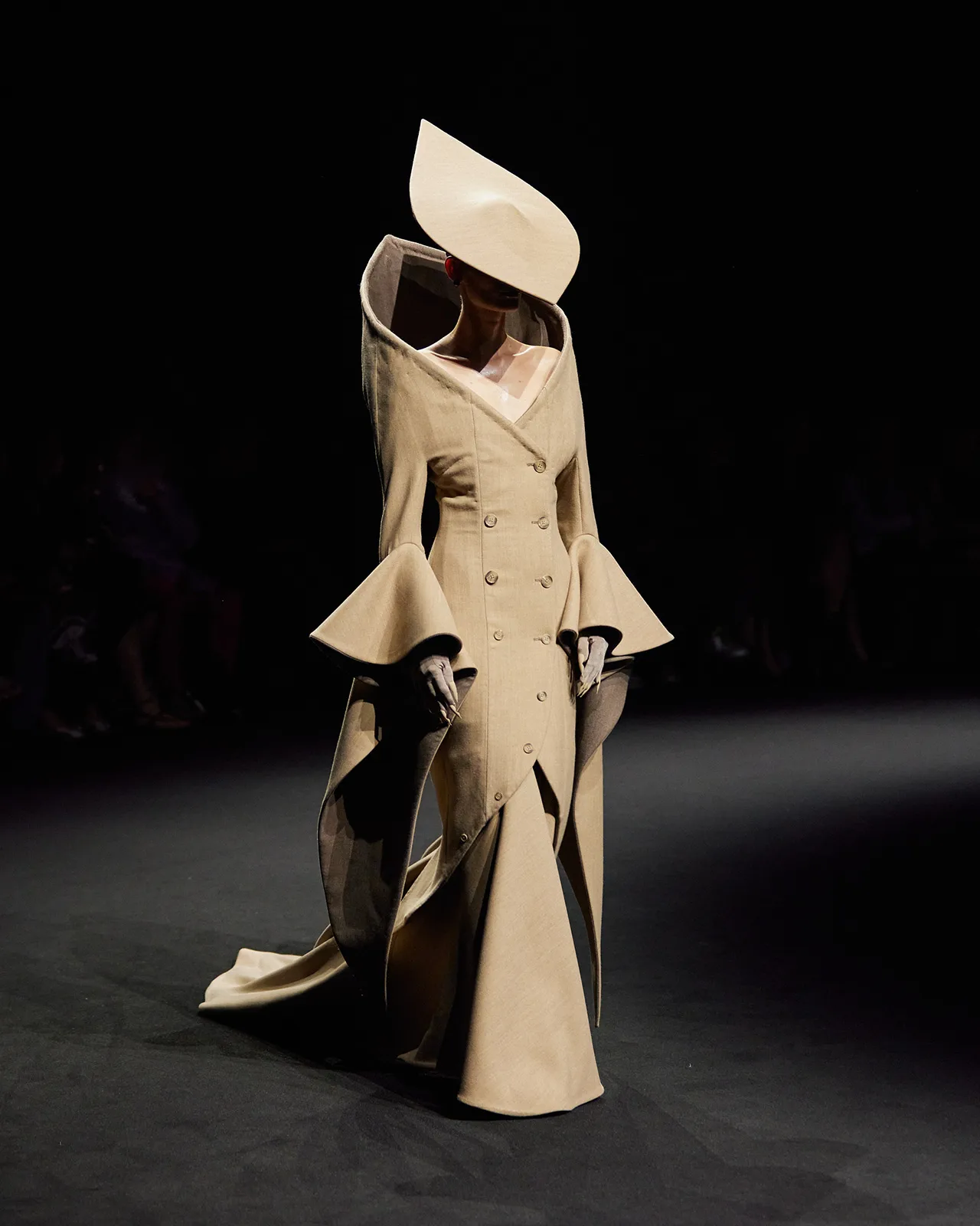 Robert_Wun_Fall-Winter_2025_Couture_18