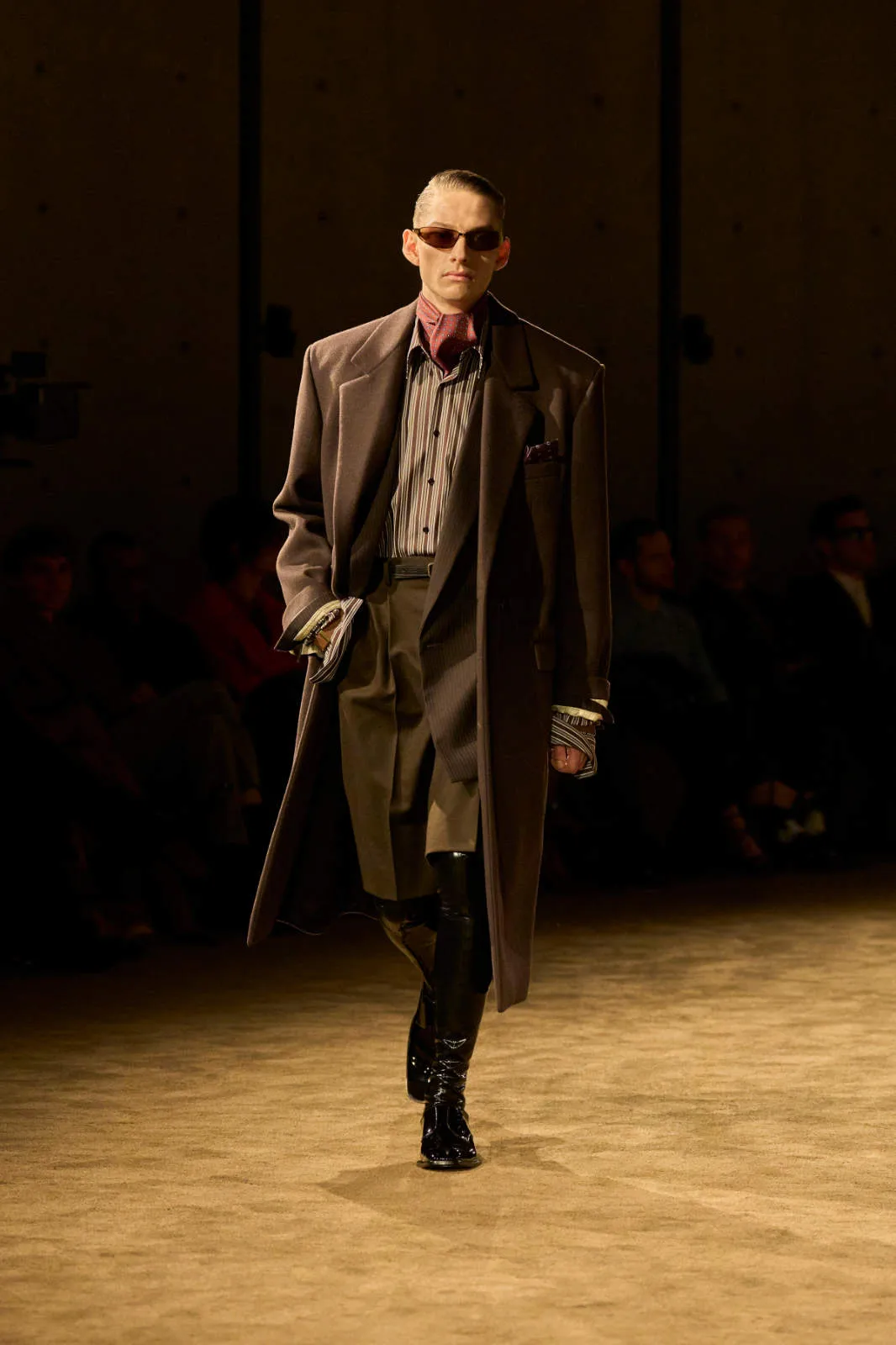 SAINT_LAURENT_FASHION_SHOW_MEN_WINTER26_RUNWAY_HR_37