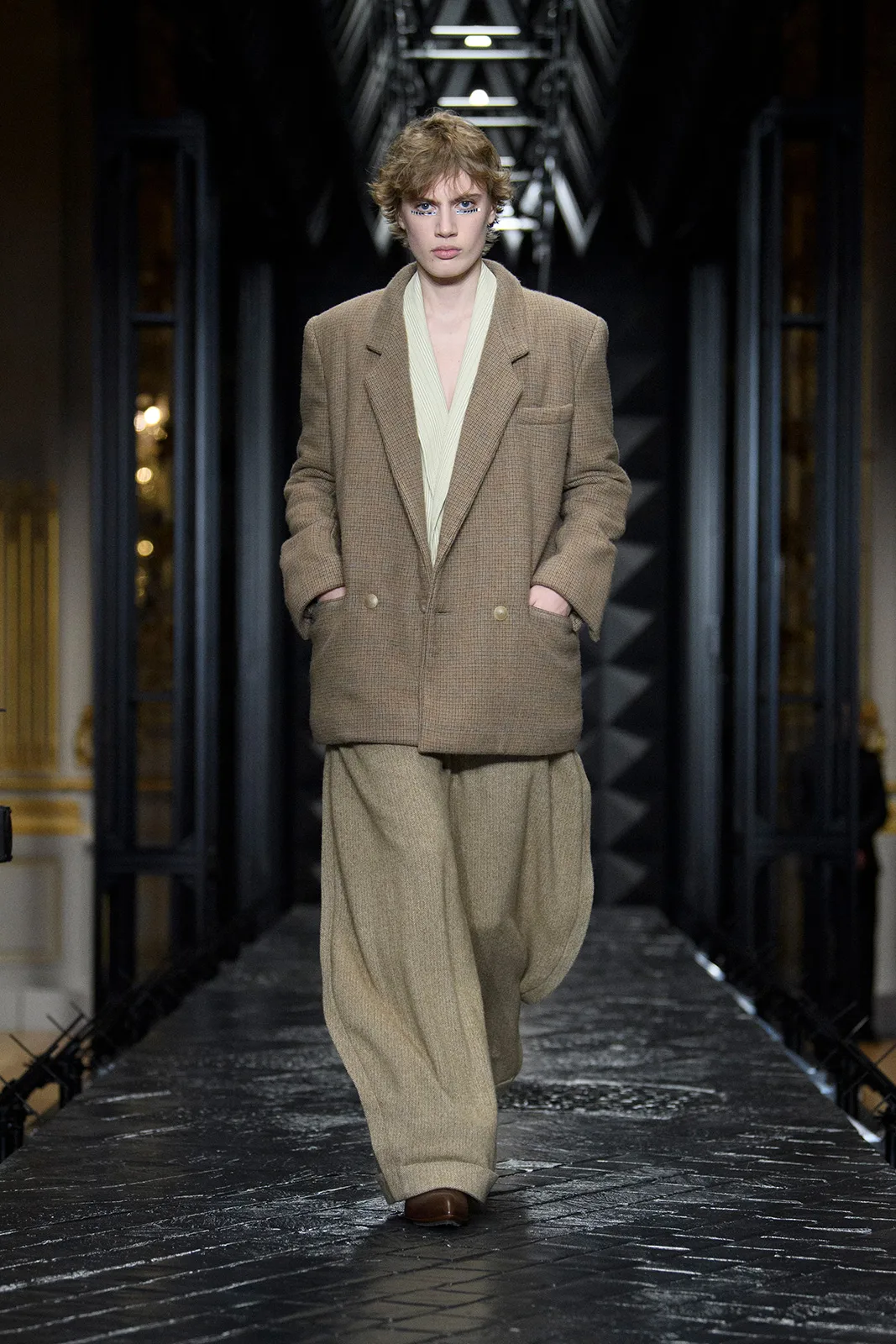 Louis Vuitton F W2324 Look 20
