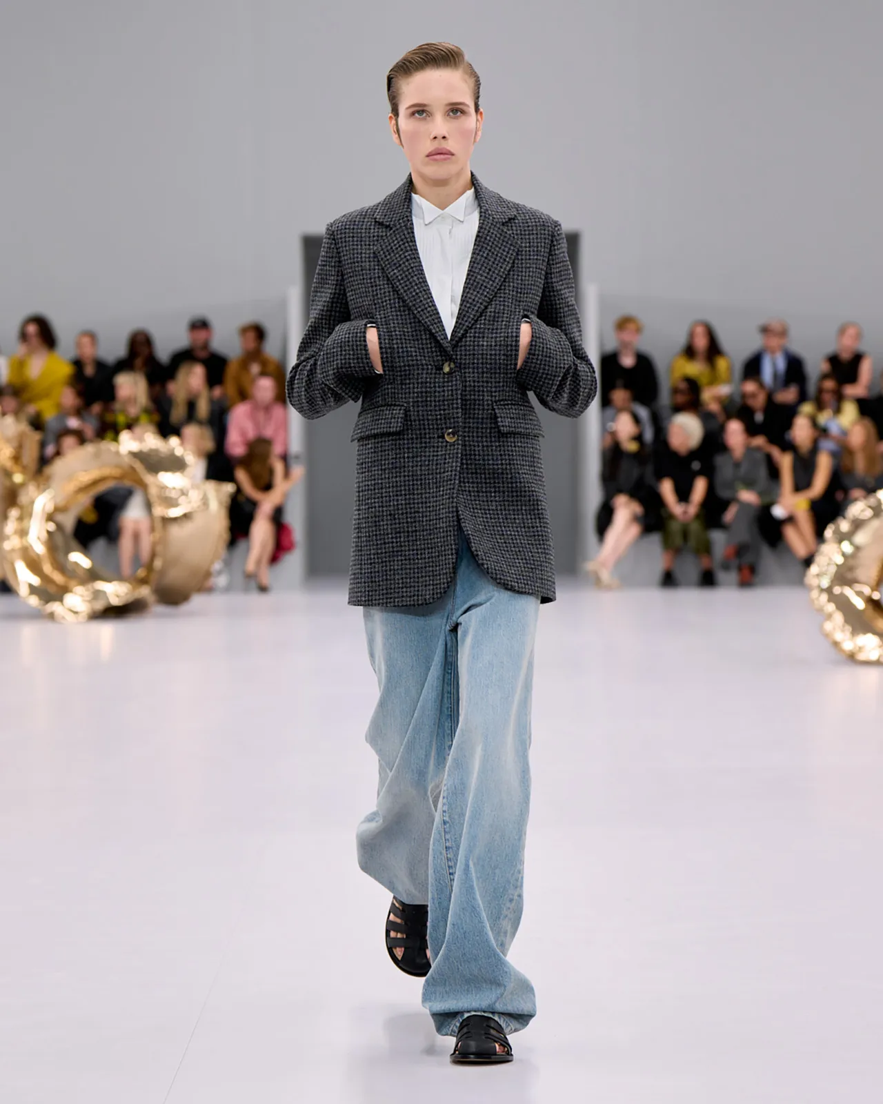 Loewe S S24 49