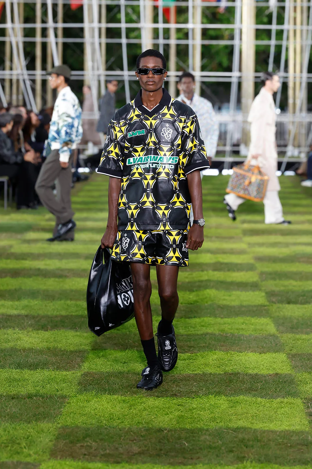 LOUIS-VUITTON-SPRING-SUMMER-2025_15.jpg