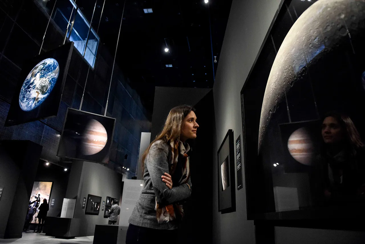 La Mirada D I Altres Mons I Explora La Bellesa Del Sistema Solar I Mostra La Diversitat Dels Seus Paisatges Comprendre Co