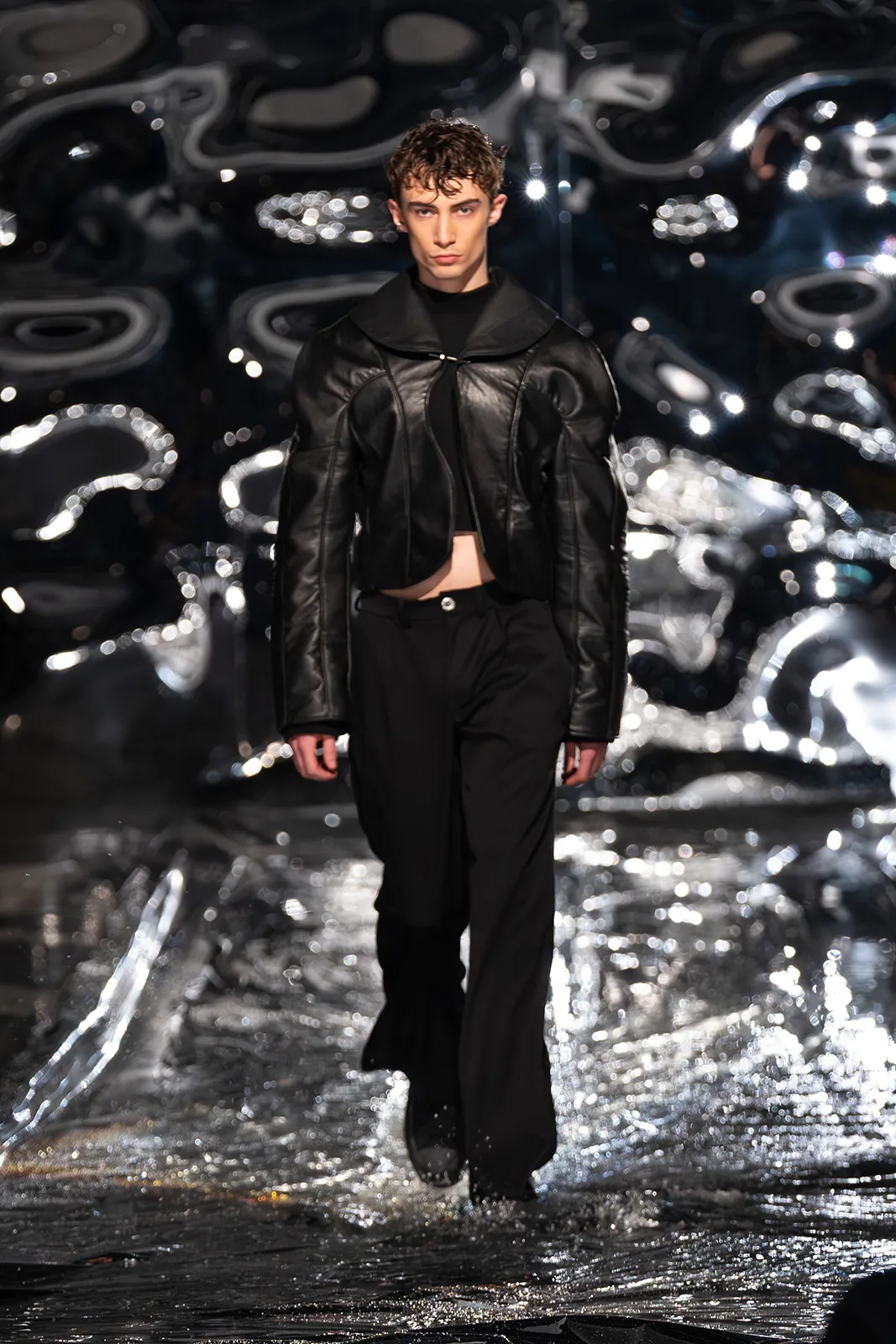 12_HADERLUMP_AW24_Runway_by-Moritz-Högemann