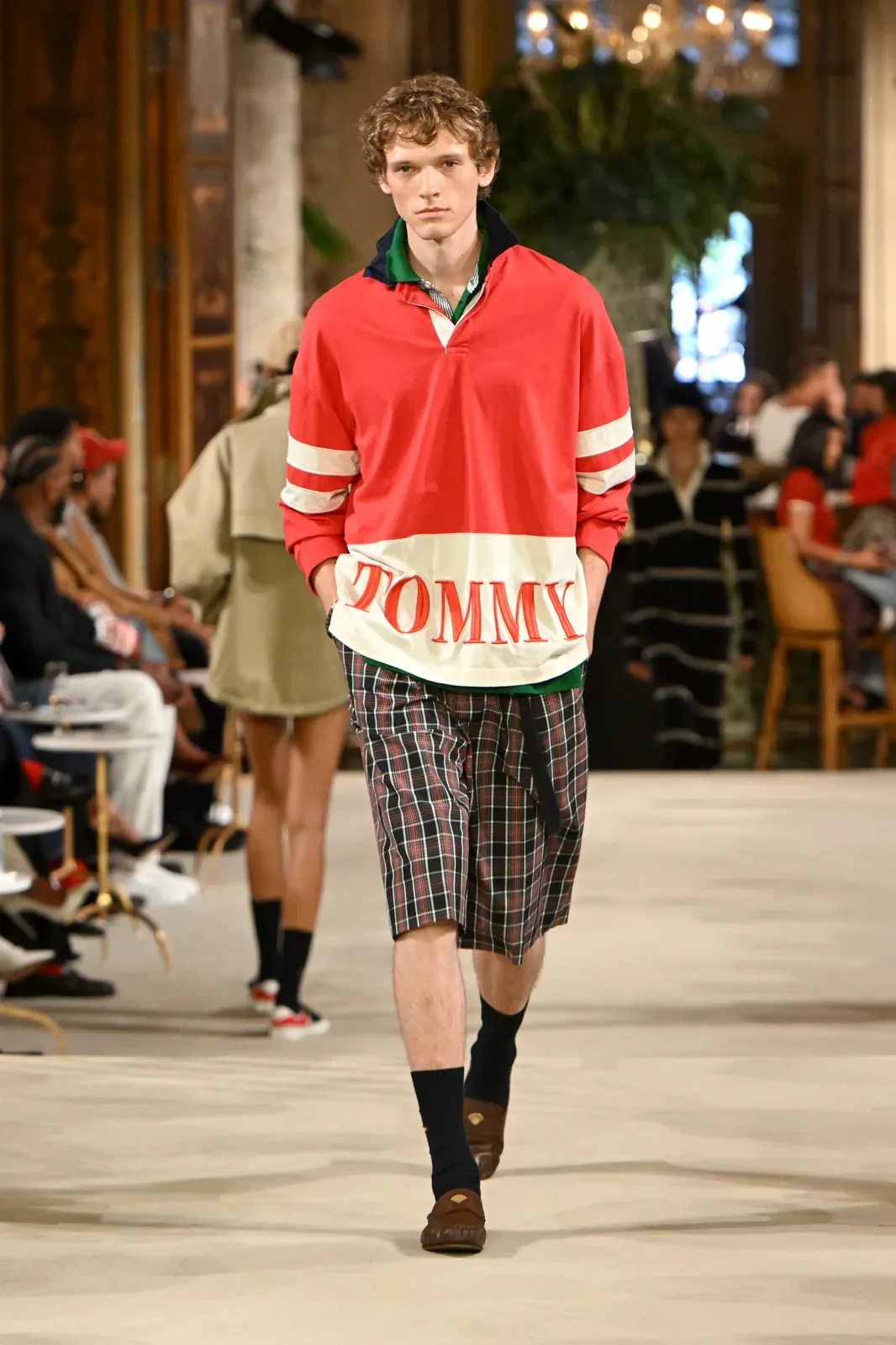 metal-tommy-hilfiger-spring-2027-11.webp