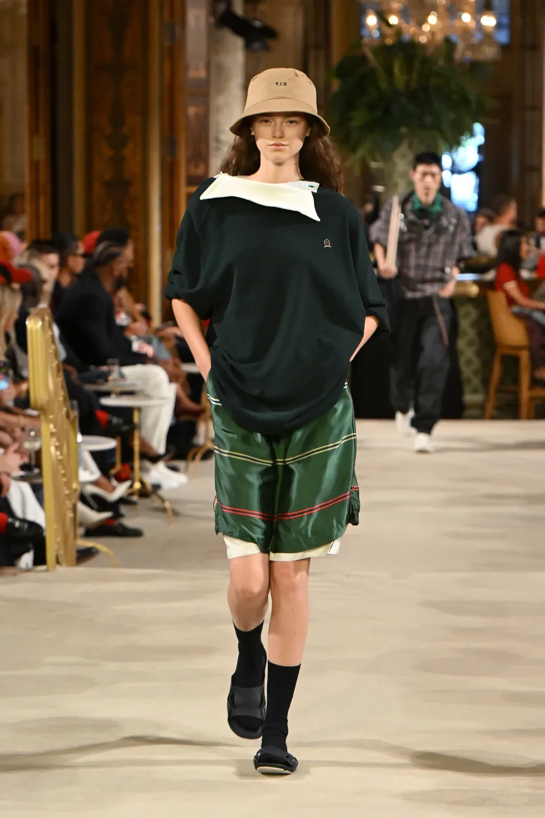 metal-tommy-hilfiger-spring-2027-47.webp