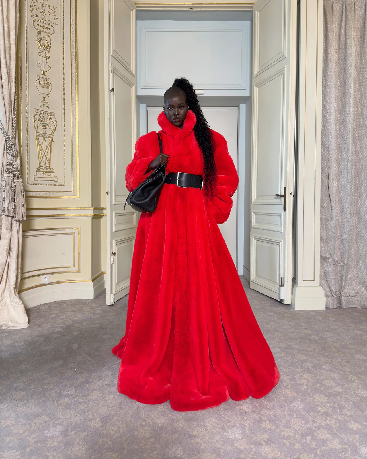 BALENCIAGA-WINTER-25-CAMPAIGN-LOOK-IMAGES_2