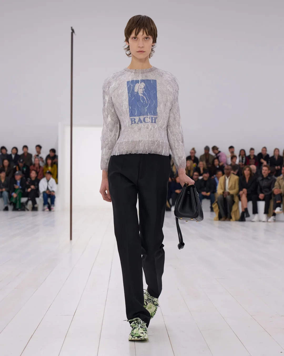 LOEWE_SS25_WW_SHOW_RUNWAY_LOOK_57_FRONT_RGB_CROPPED_4x5_57