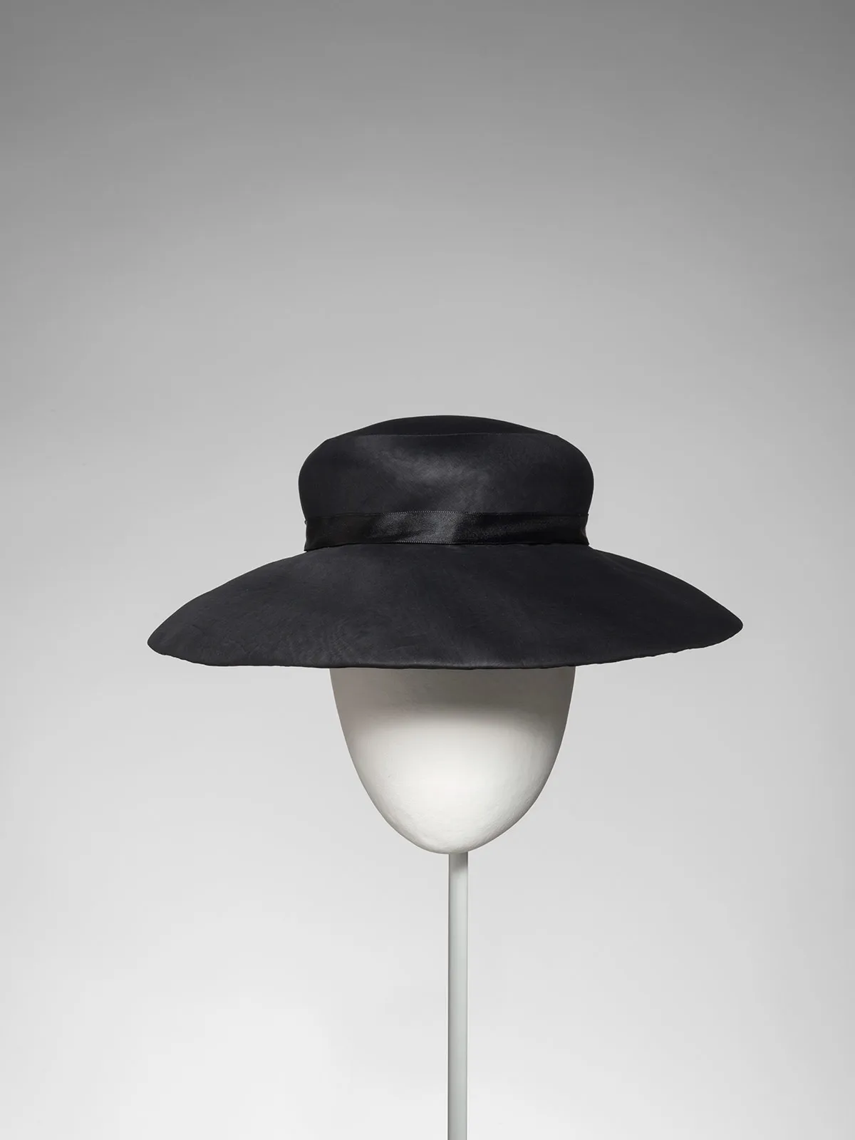 Balenciaga Laeleganciadelsombrero Metalmagazine 8