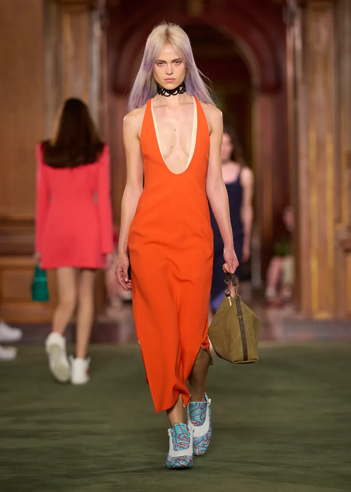 metal-louis-vuitton-cruise-2027-10