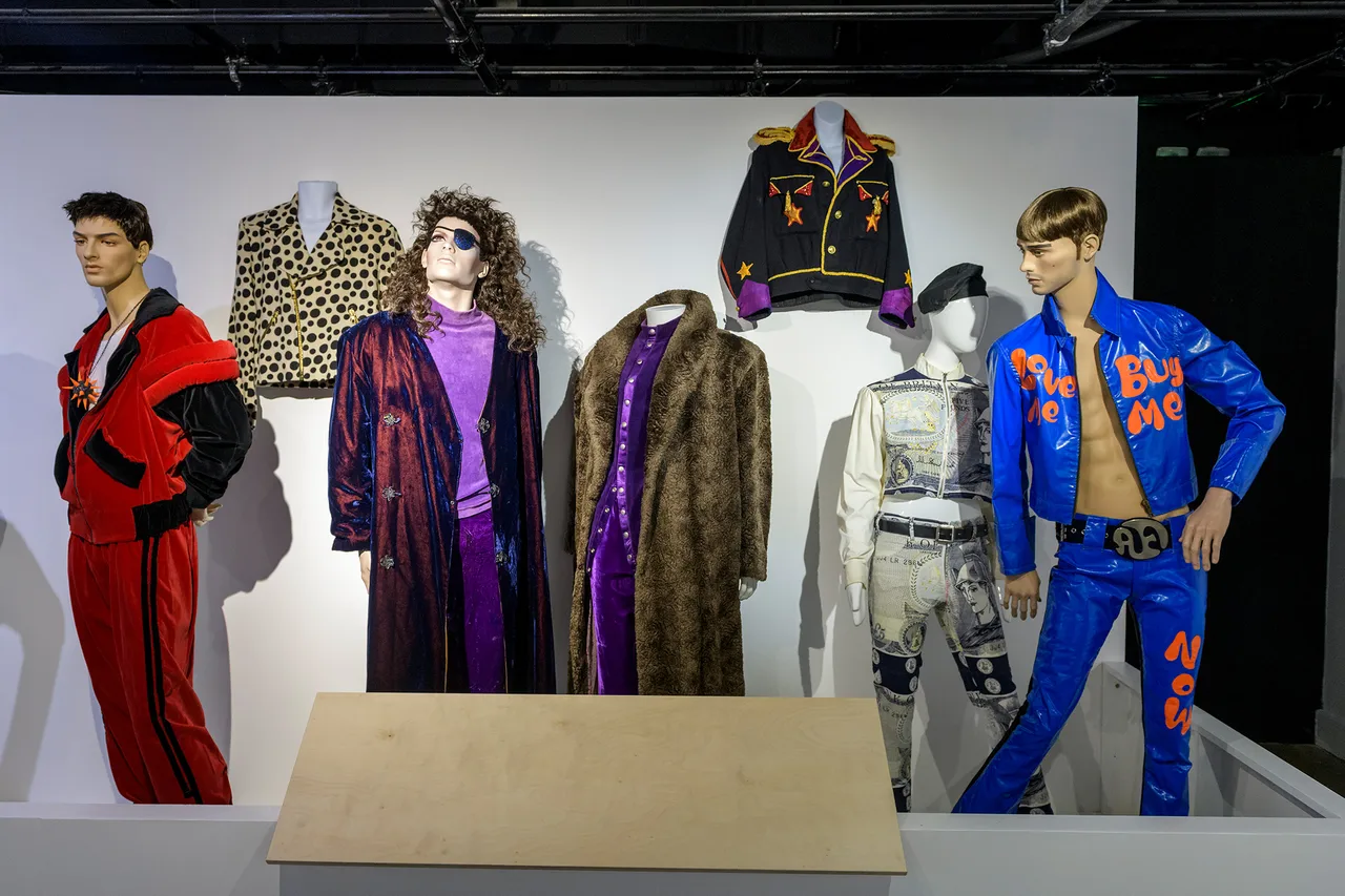 Outlaws-Fashion-and-Textile-Museum_5