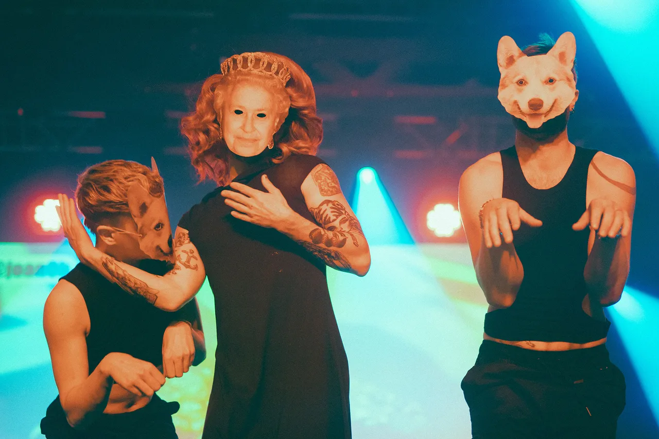 Miz Cracker 5