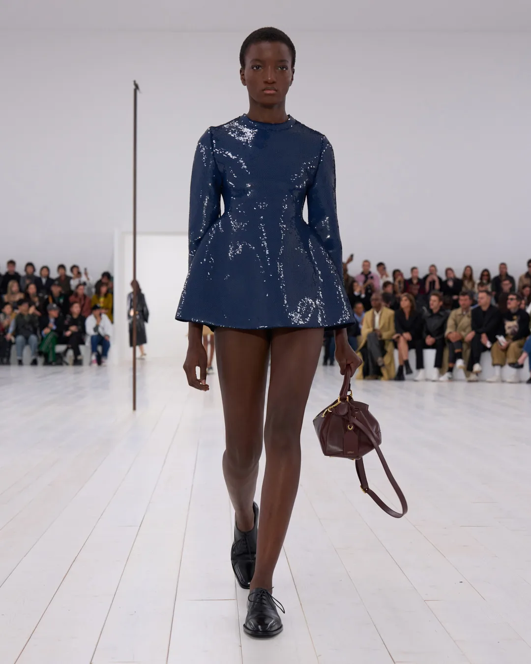 LOEWE_SS25_WW_SHOW_RUNWAY_LOOK_18_FRONT_RGB_CROPPED_4x5_18