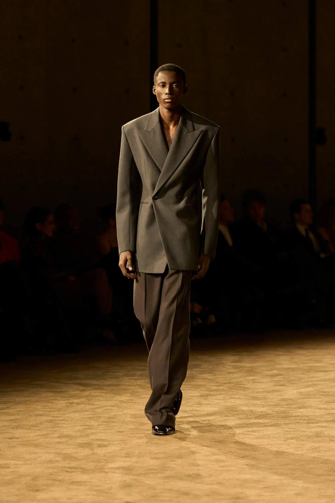 SAINT_LAURENT_FASHION_SHOW_MEN_WINTER26_RUNWAY_HR_18