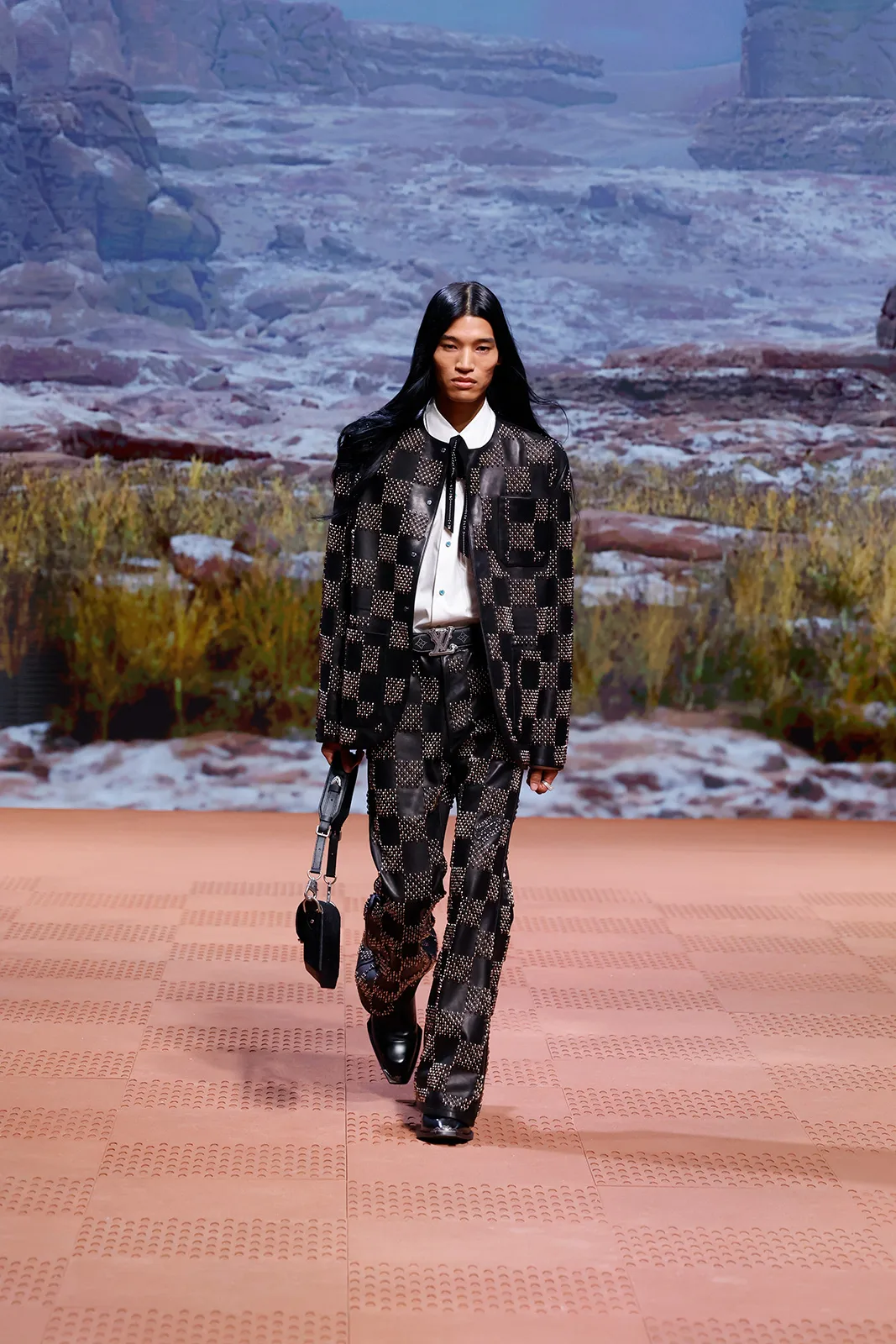 LOUIS_VUITTON_MENS_FALL_WINTER_2024_43