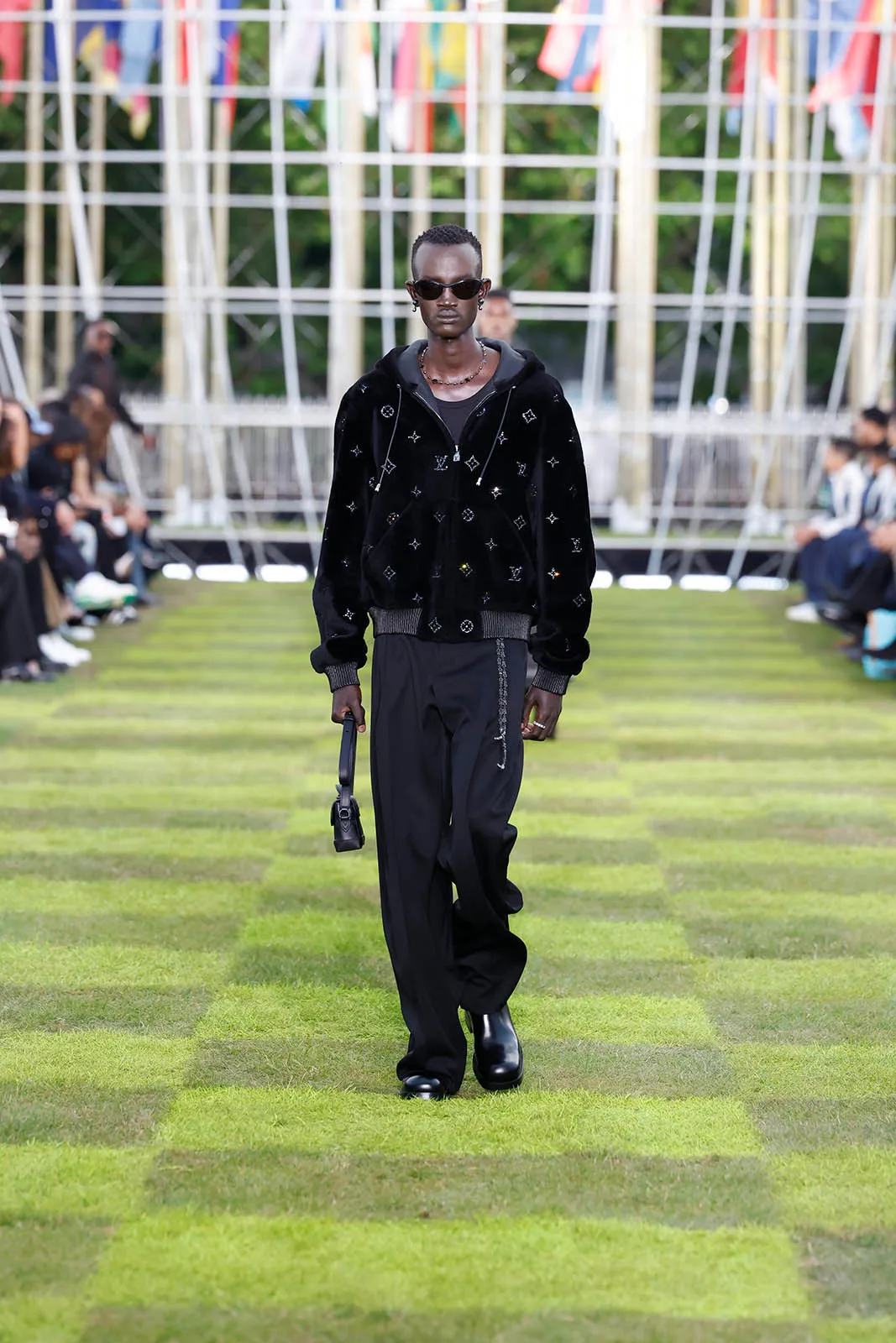 LOUIS-VUITTON-SPRING-SUMMER-2025_27.jpg