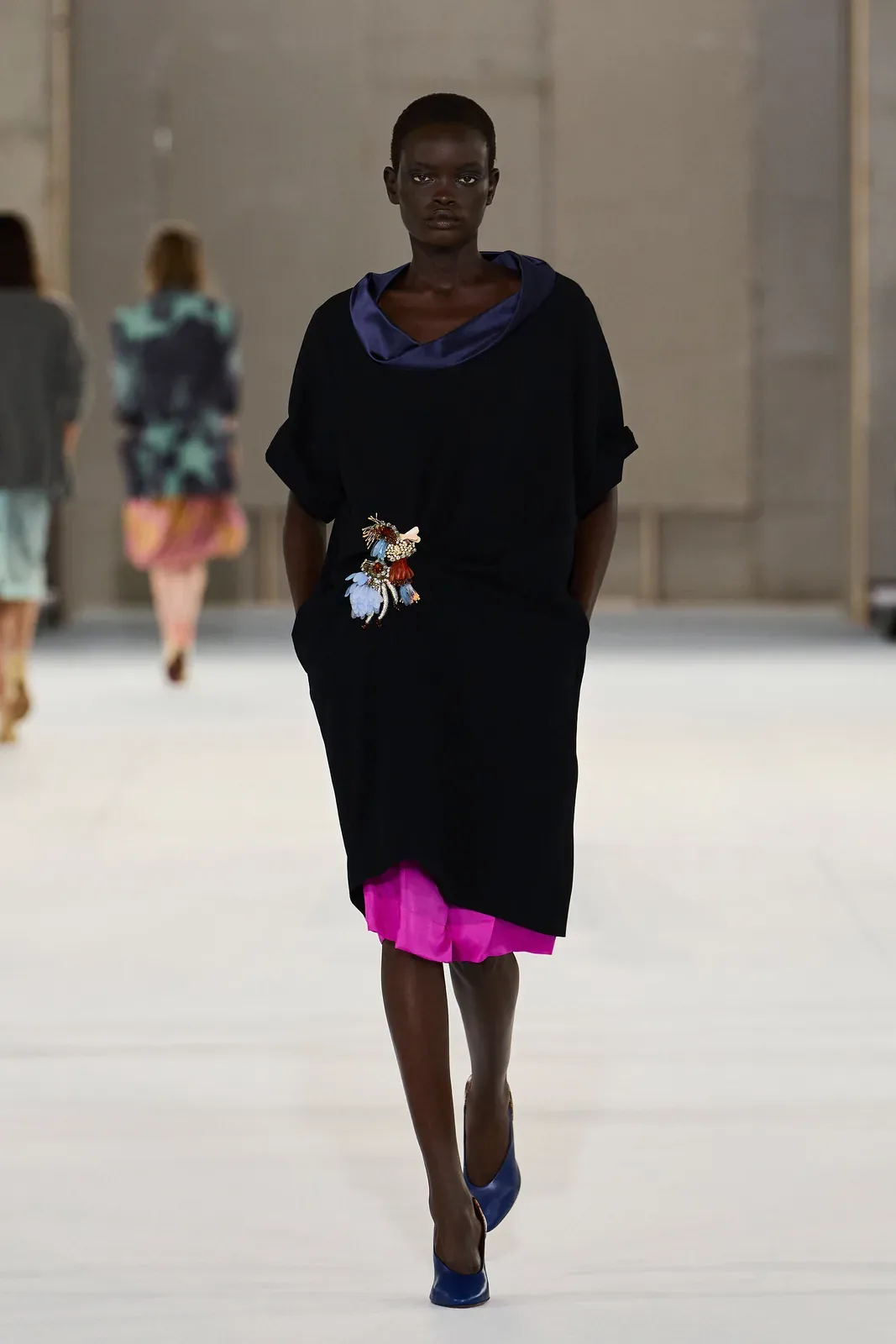 metal-dries-van-noten-ss27-44