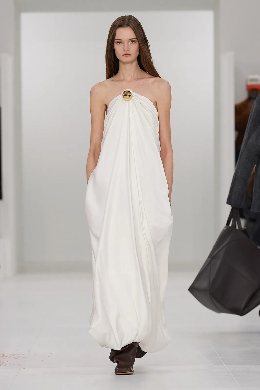 Loewe F W23 Ww Show Runway Look 33