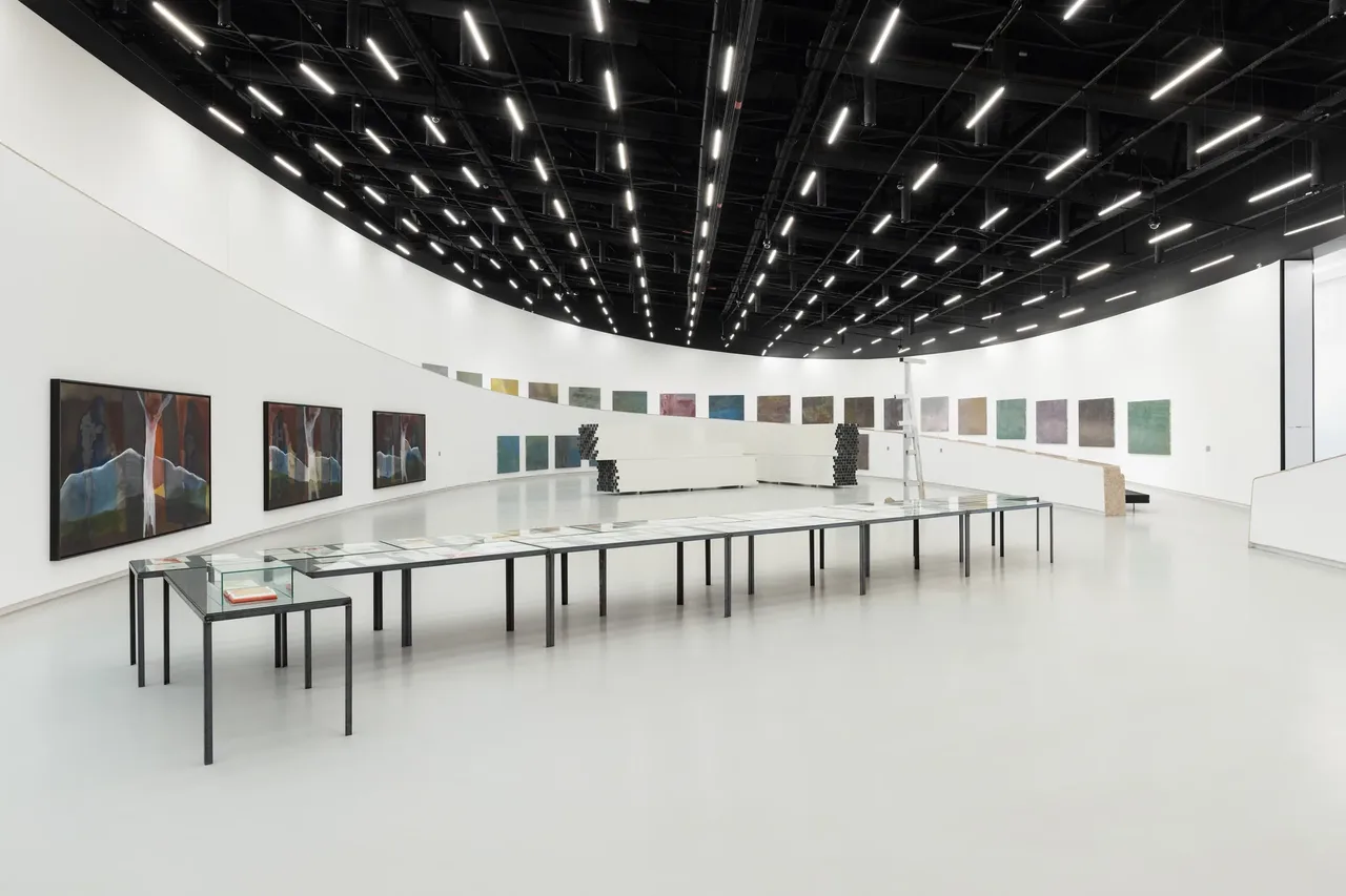 metal-pedro-cabrita-reis-exhibit-07.webp