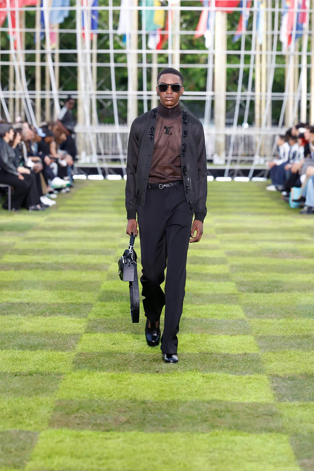 LOUIS-VUITTON-SPRING-SUMMER-2025_28