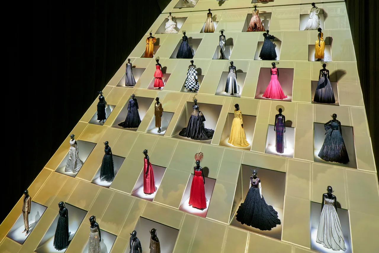 Dior Designer of Dreams   Tokyo  Japan © Daici Ano30