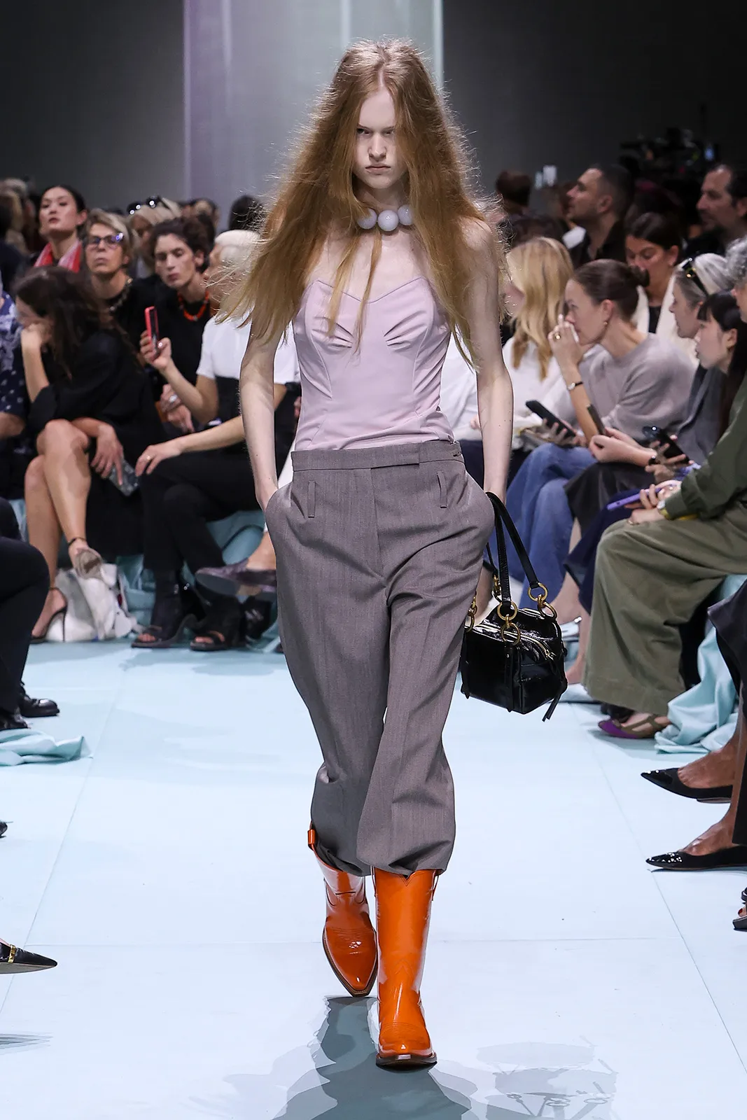 Prada-Donna-SS25_48