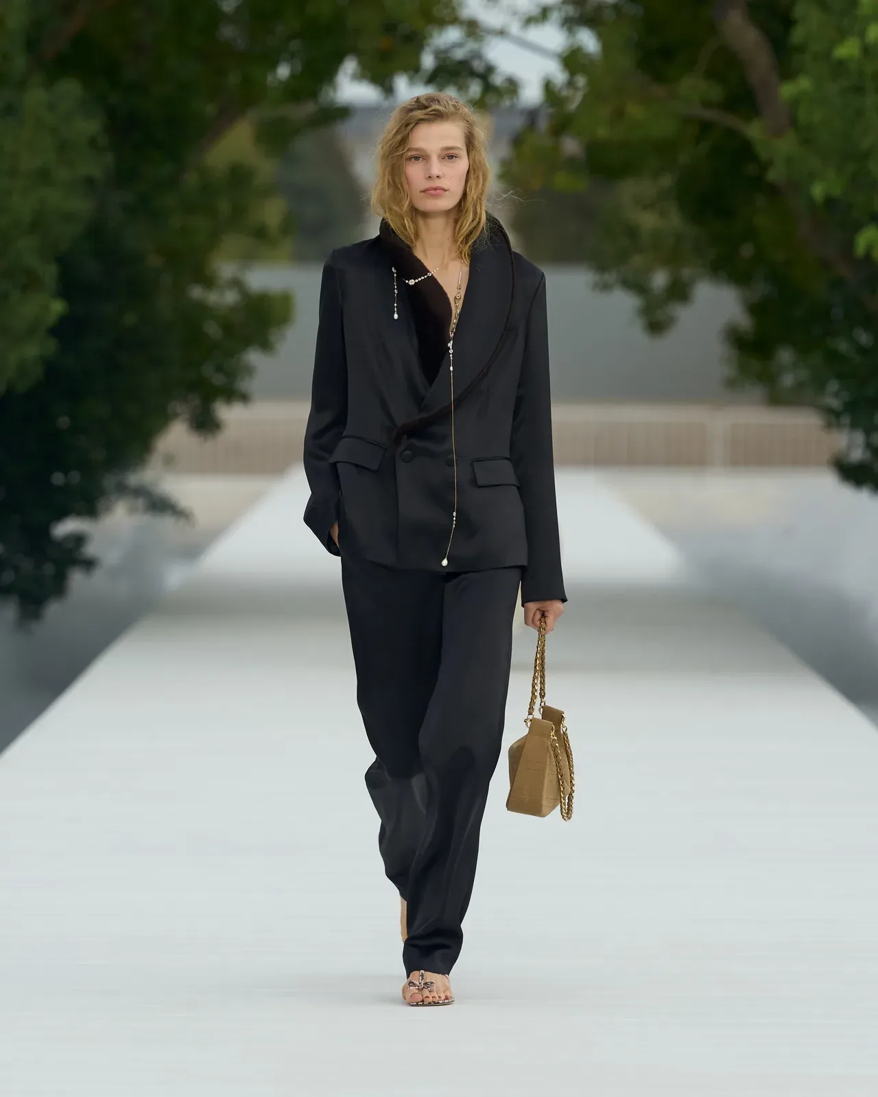 metal-dior-ss27-26.webp