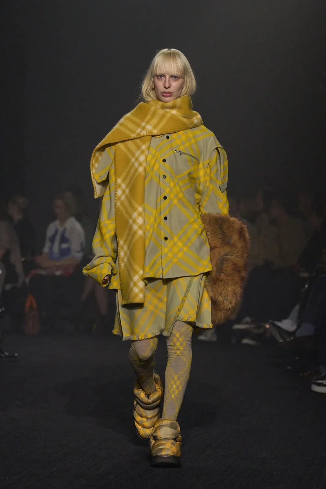 Burberry Fall 2023 Ready to Wear Gorunway 21